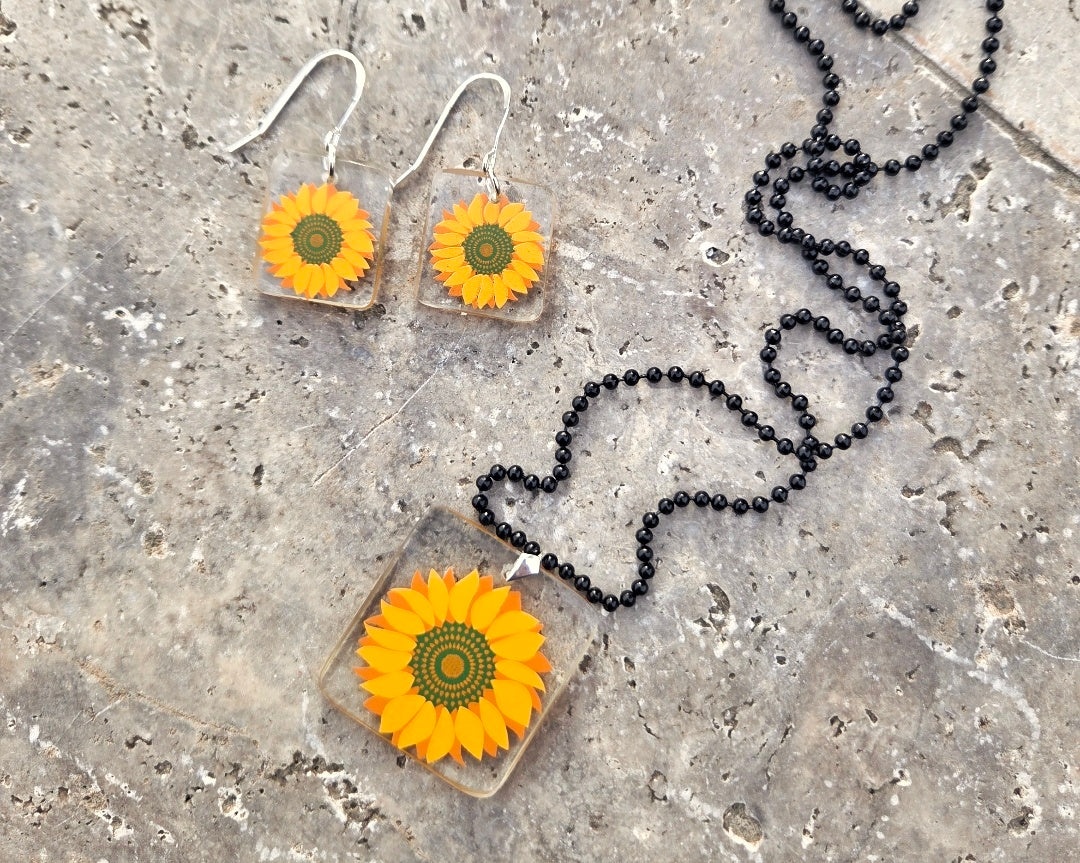 From Bottle to Jewelry: How Recycled Glass Becomes Handmade Jewelry
