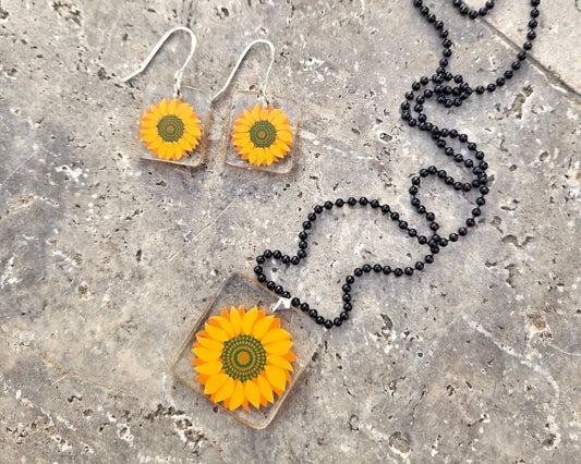 From Bottle to Jewelry: How Recycled Glass Becomes Handmade Jewelry